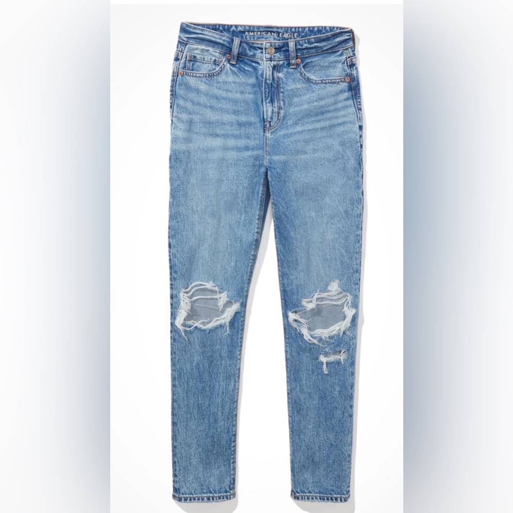 AE Strigid Ripped Mom Jean size 6 new w/out tags